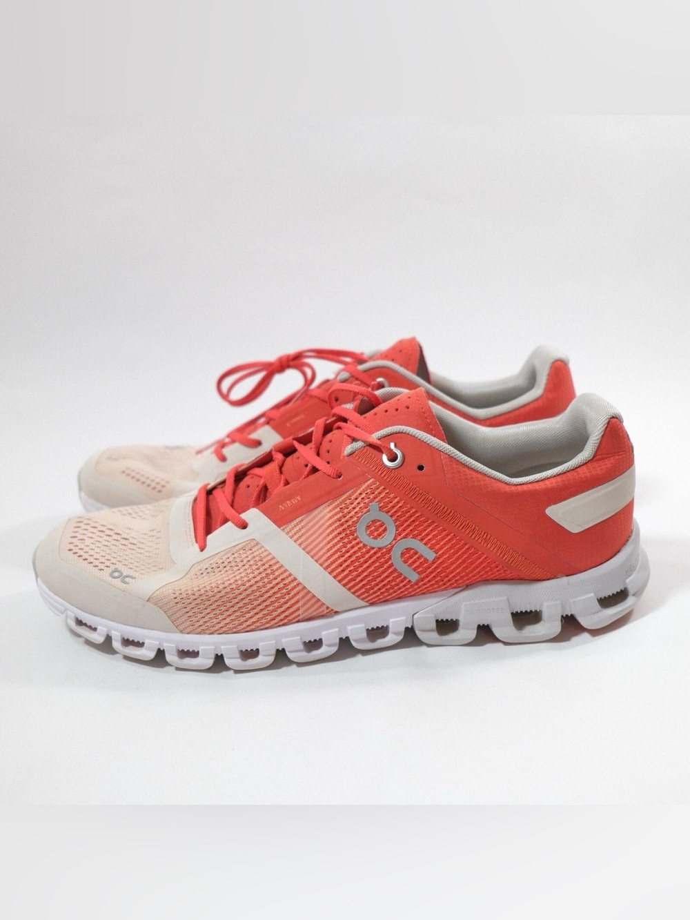 On Running Cloudflow Running Sneakers